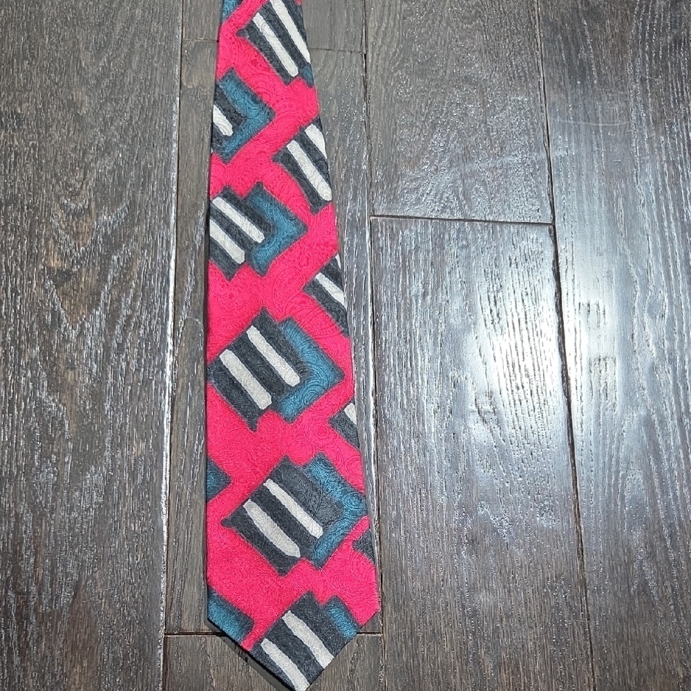 Men's Pink Geometric Pattern Tie with Teal and Black Accents